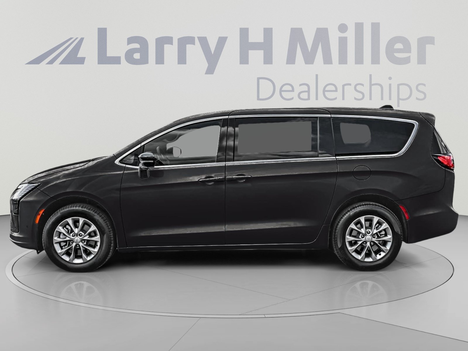 New 2027 Chrysler Pacifica Limited AWD/4WD image 2