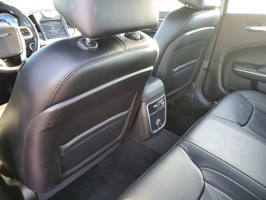 Used 2014 Chrysler 300 w/ Driver Convenience Group image 10