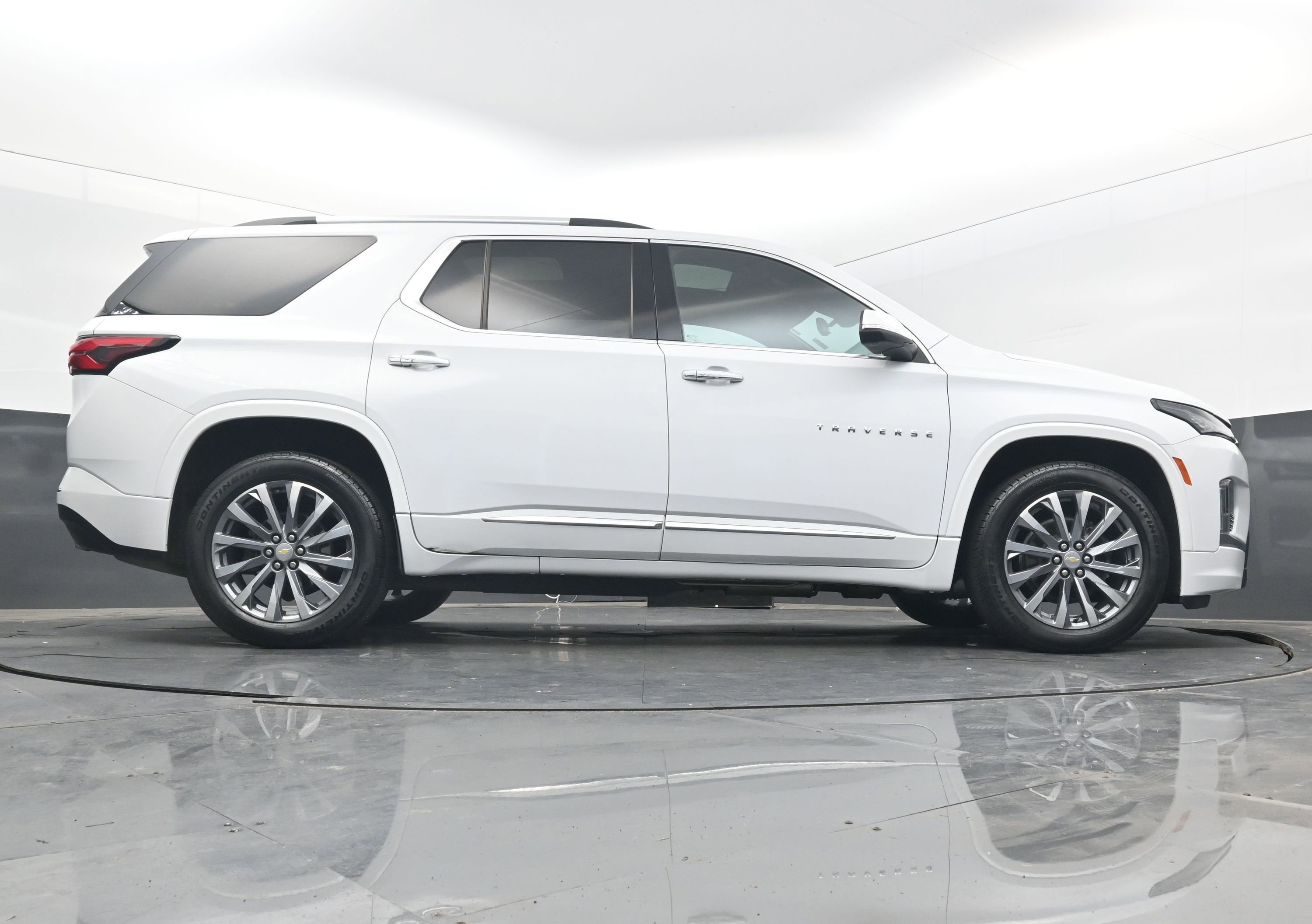 Used 2023 Chevrolet Traverse Premier image 30
