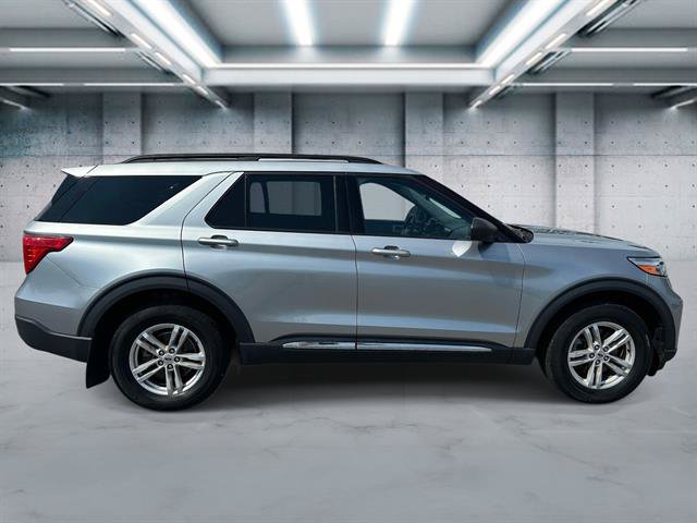 Used 2023 Ford Explorer XLT w/ Equipment Group 202A AWD/4WD image 3