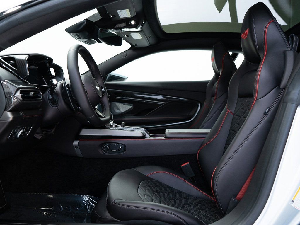Used 2025 Aston Martin Vanquish RWD image 16
