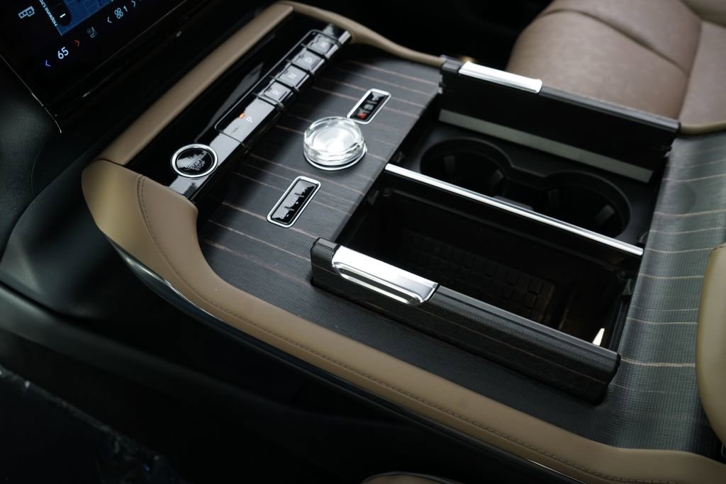 New 2026 Lincoln Navigator L Black Label AWD/4WD image 32