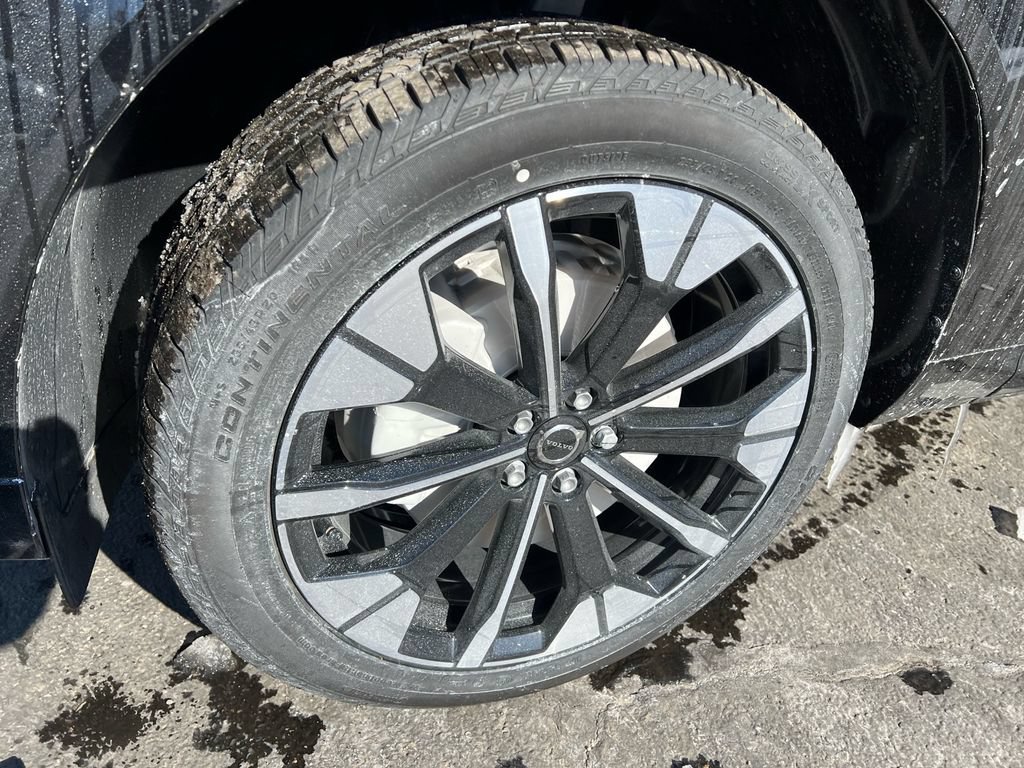 New 2026 Volvo XC60 B5 Plus w/ Protection Package Premier AWD/4WD image 9
