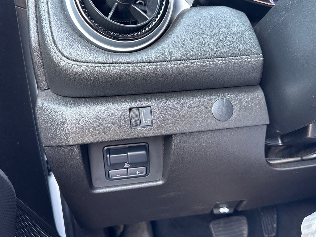 Used 2023 Chevrolet Colorado LT w/ LT Convenience Package II AWD/4WD image 18