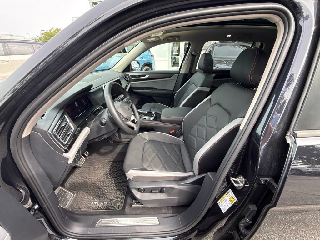Used 2026 Volkswagen Atlas Peak Edition AWD/4WD image 11