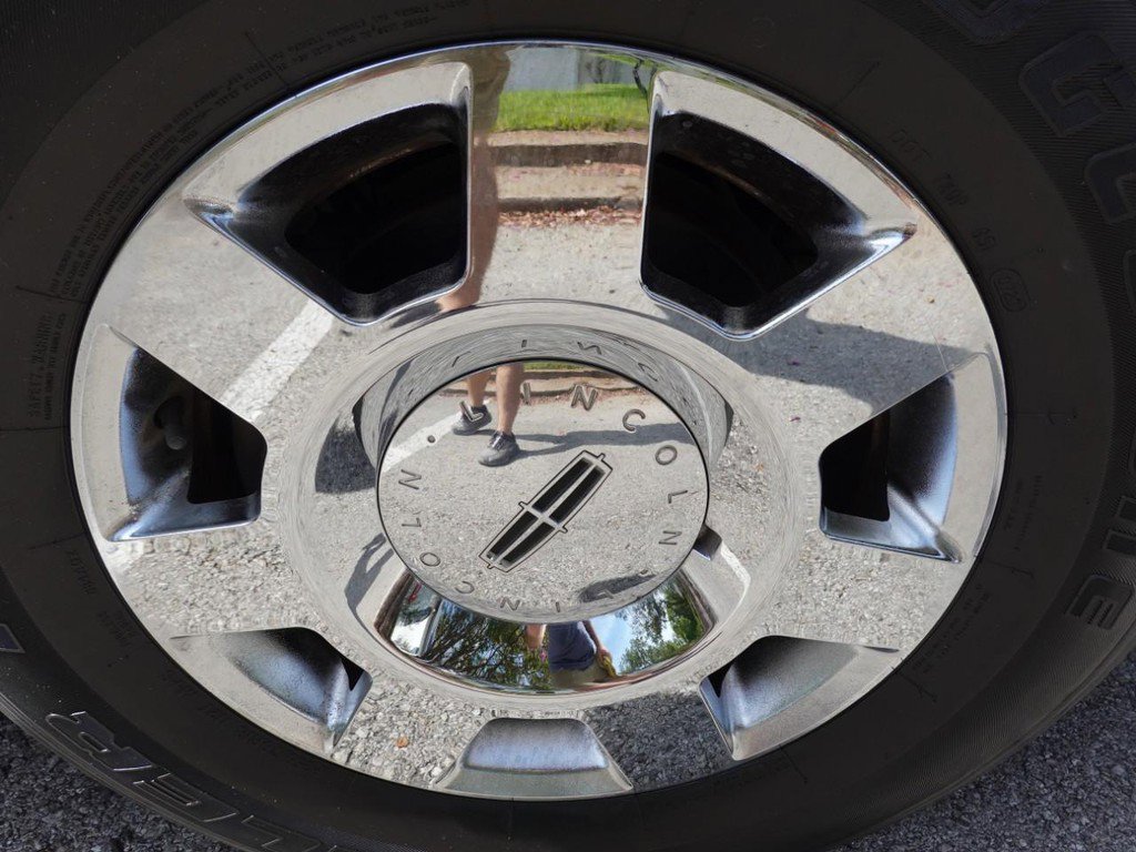 Used 2005 Lincoln Navigator Luxury image 9