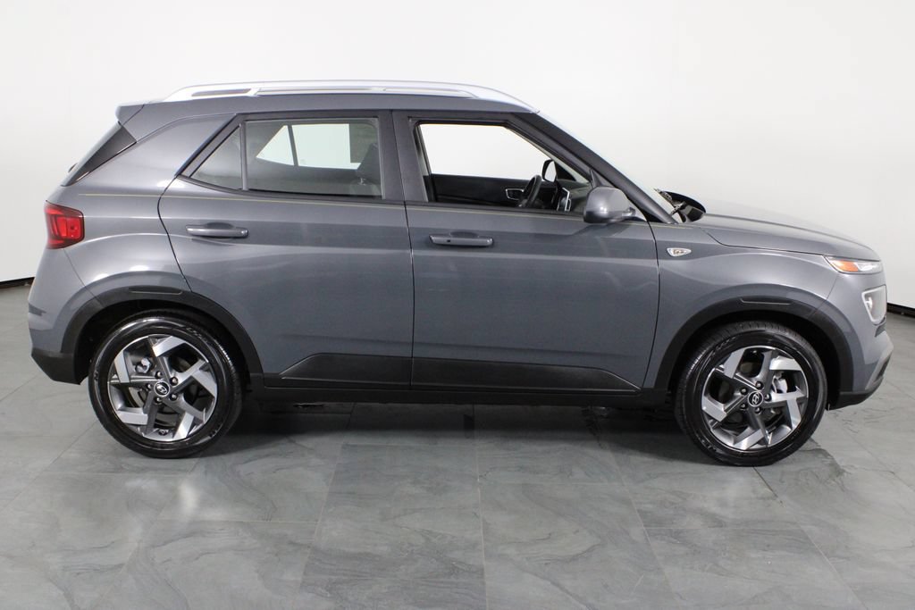 Used 2026 Hyundai Venue SEL FWD image 12