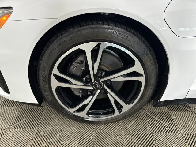 Used 2022 Audi e-tron GT Premium Plus image 9