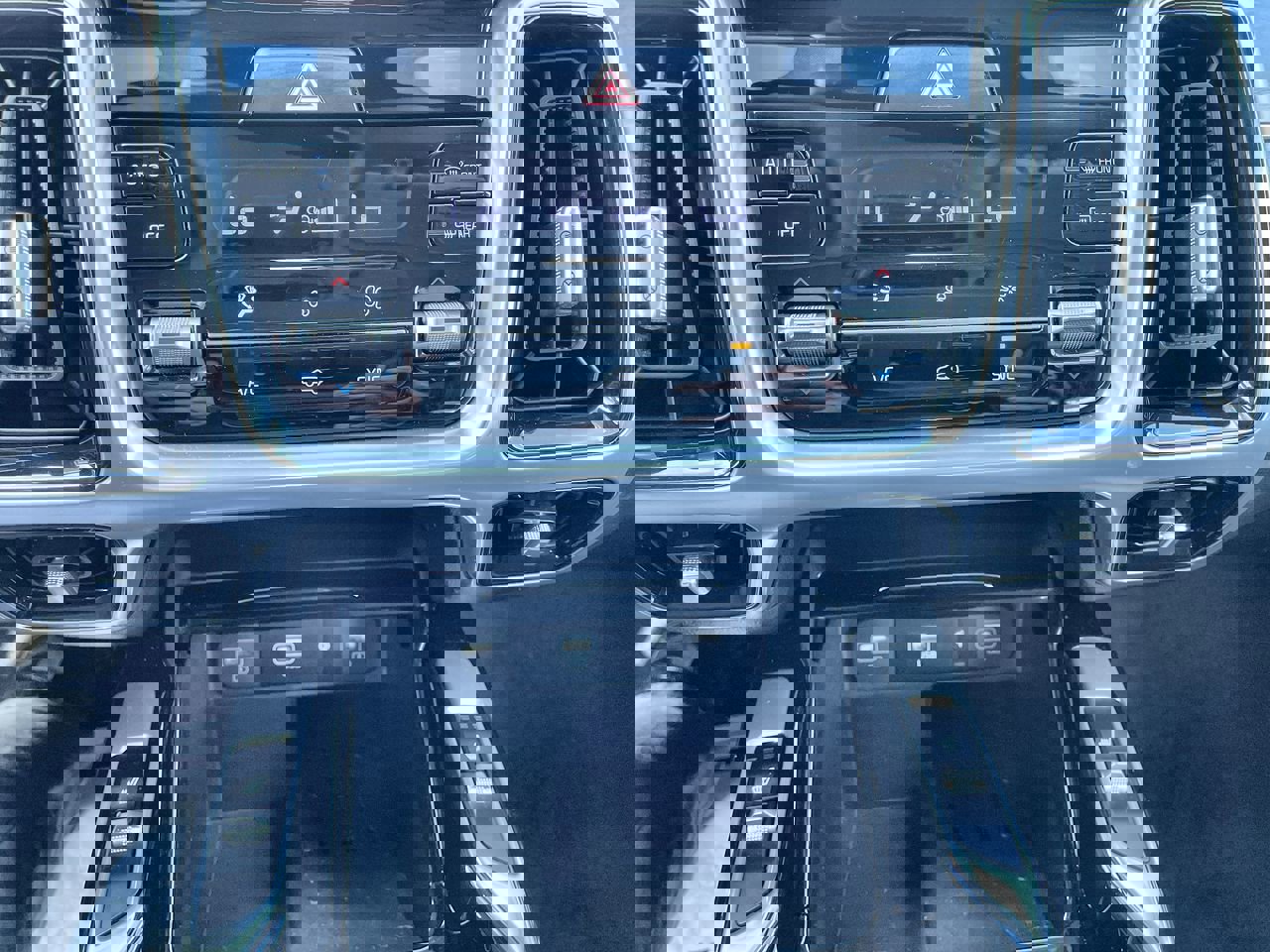 Certified 2023 Kia Sorento SX image 17