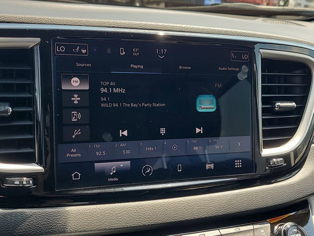 Used 2024 Chrysler Pacifica Touring-L image 21