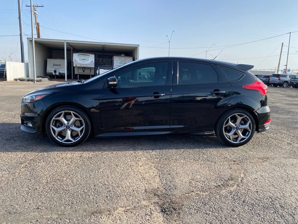 Used 2017 Ford Focus ST FWD image 3