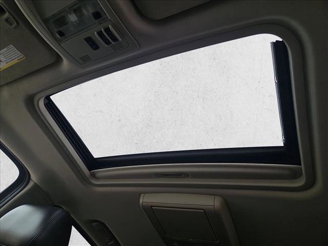 Used 2011 Chevrolet Suburban LT image 12