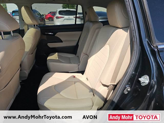 Used 2022 Toyota Highlander XLE AWD/4WD image 11