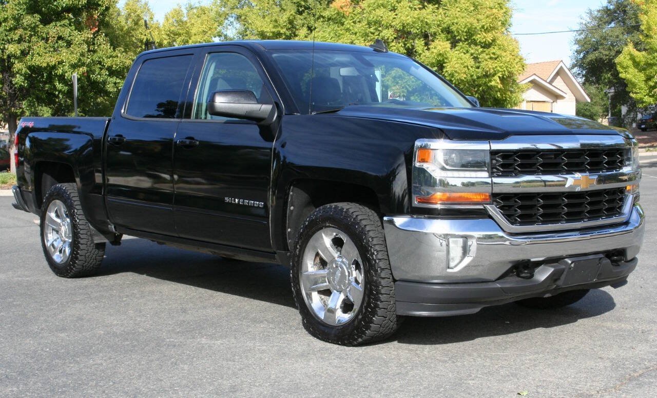 Used 2017 Chevrolet Silverado 1500 LT w/ LT Eassist Package AWD/4WD image 1
