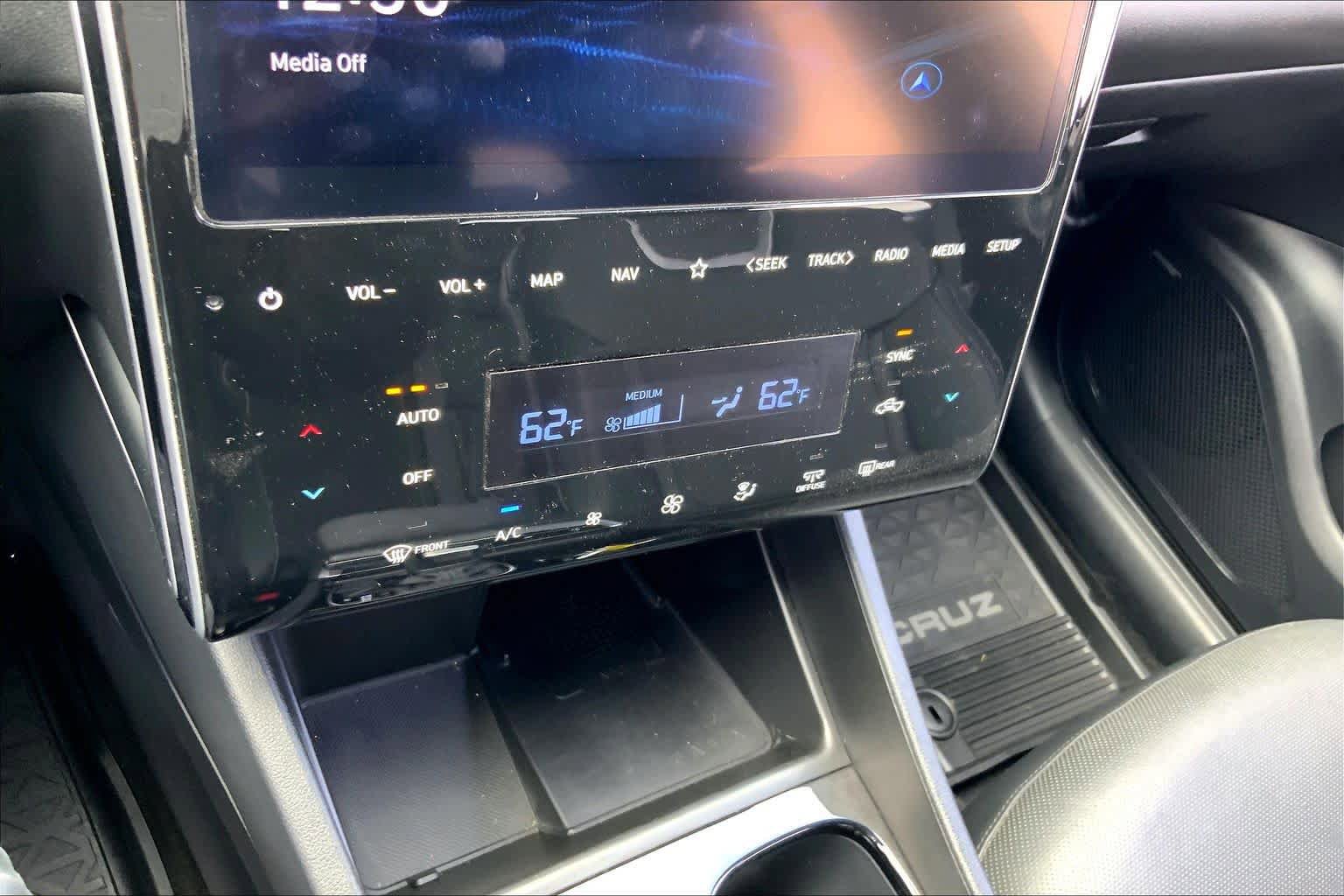 Used 2024 Hyundai Santa Cruz Limited AWD/4WD image 32