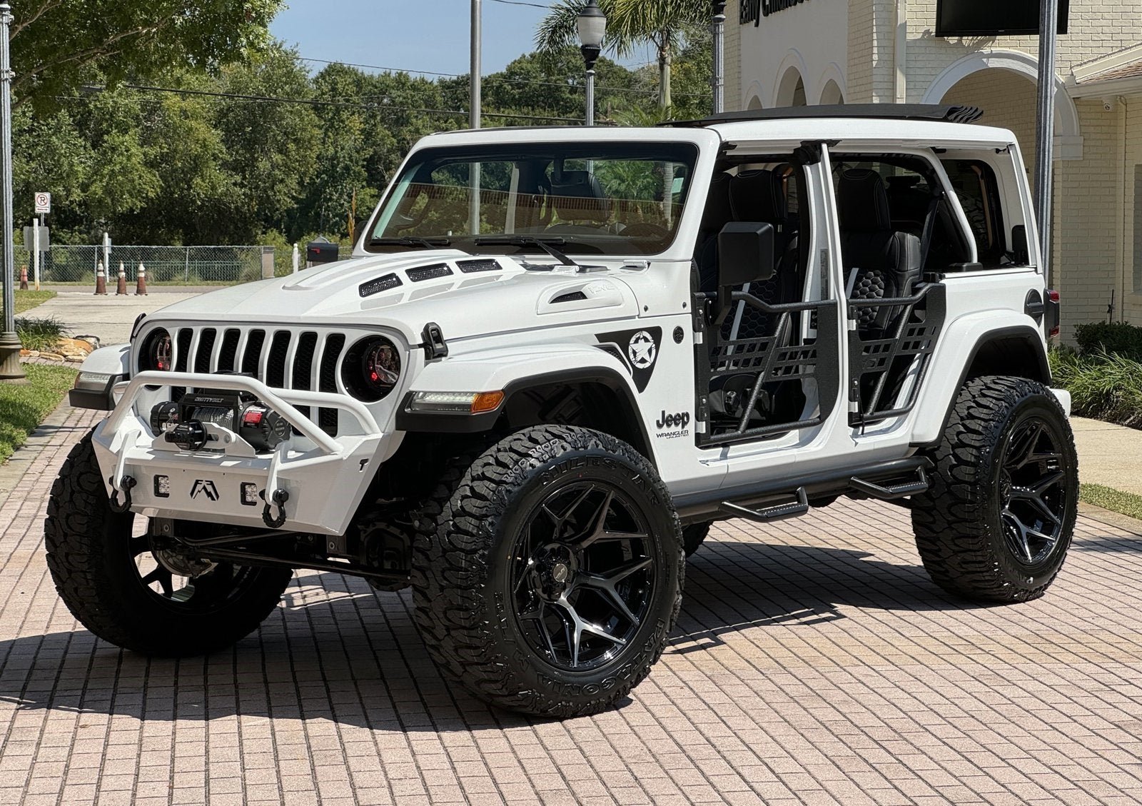 Used 2022 Jeep Wrangler Unlimited Sahara AWD/4WD image 23