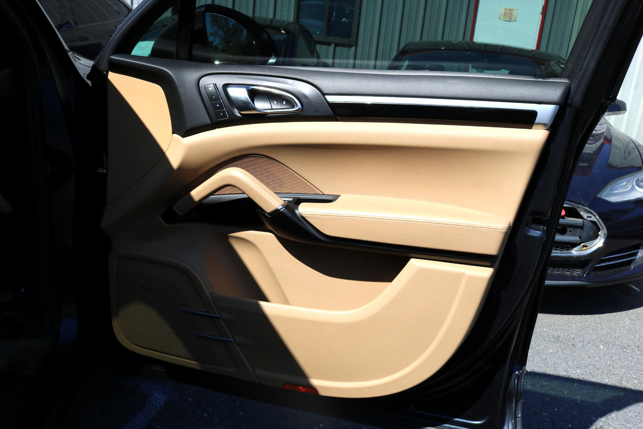 Used 2015 Porsche Cayenne S w/ Premium Package image 49