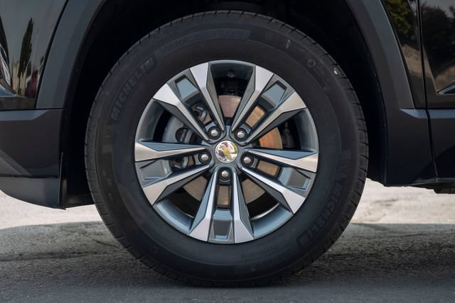 Used 2025 Chevrolet Equinox LT AWD/4WD image 13