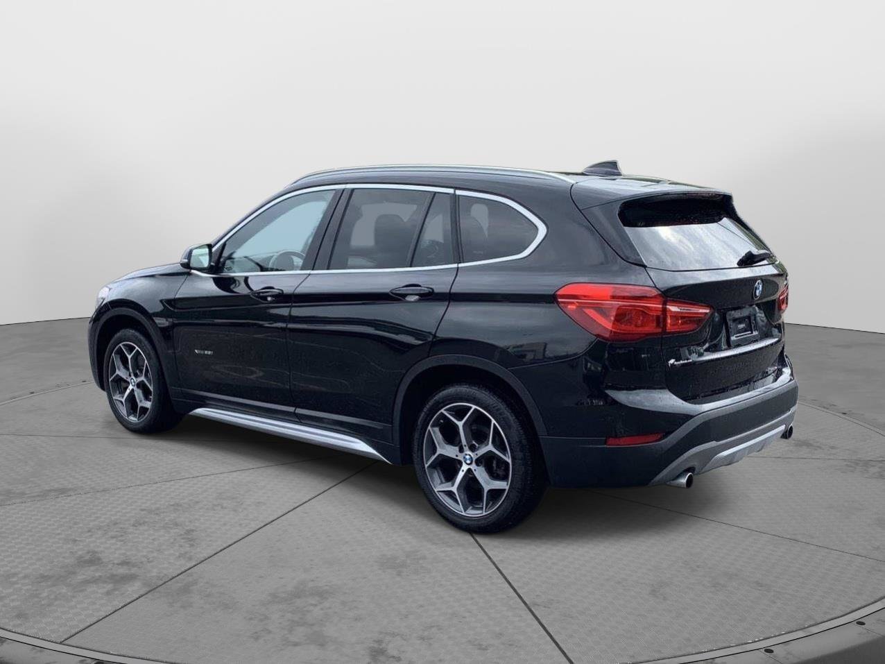 Used 2018 BMW X1 xDrive28i AWD/4WD image 5