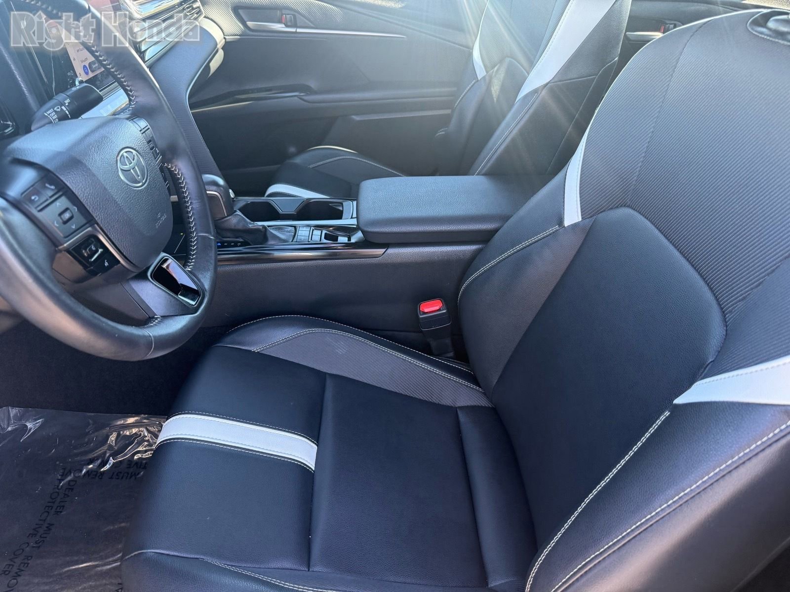Used 2025 Toyota Camry SE w/ Convenience Package image 13