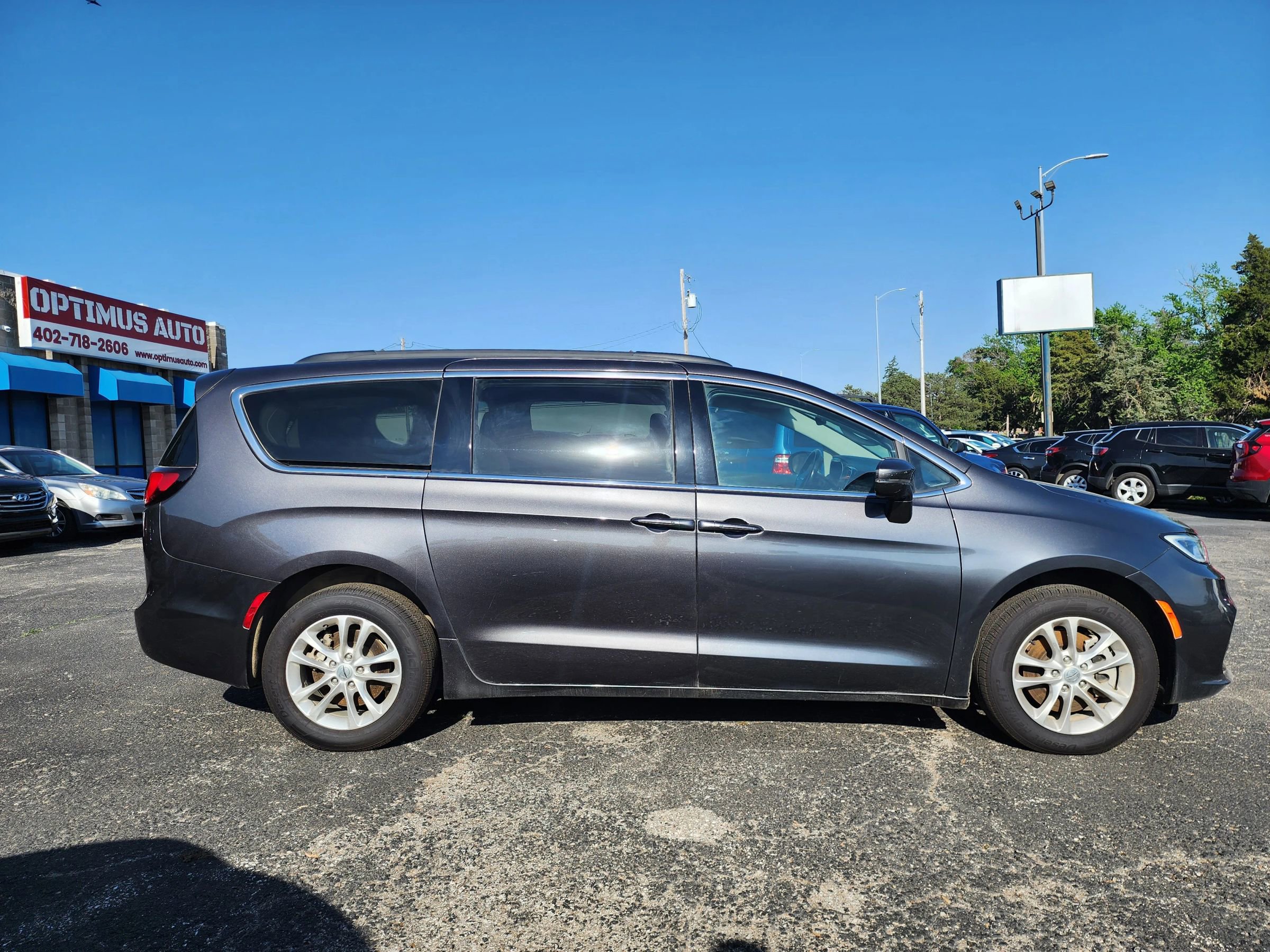 Used 2021 Chrysler Pacifica Touring w/ Cold Weather Group image 8
