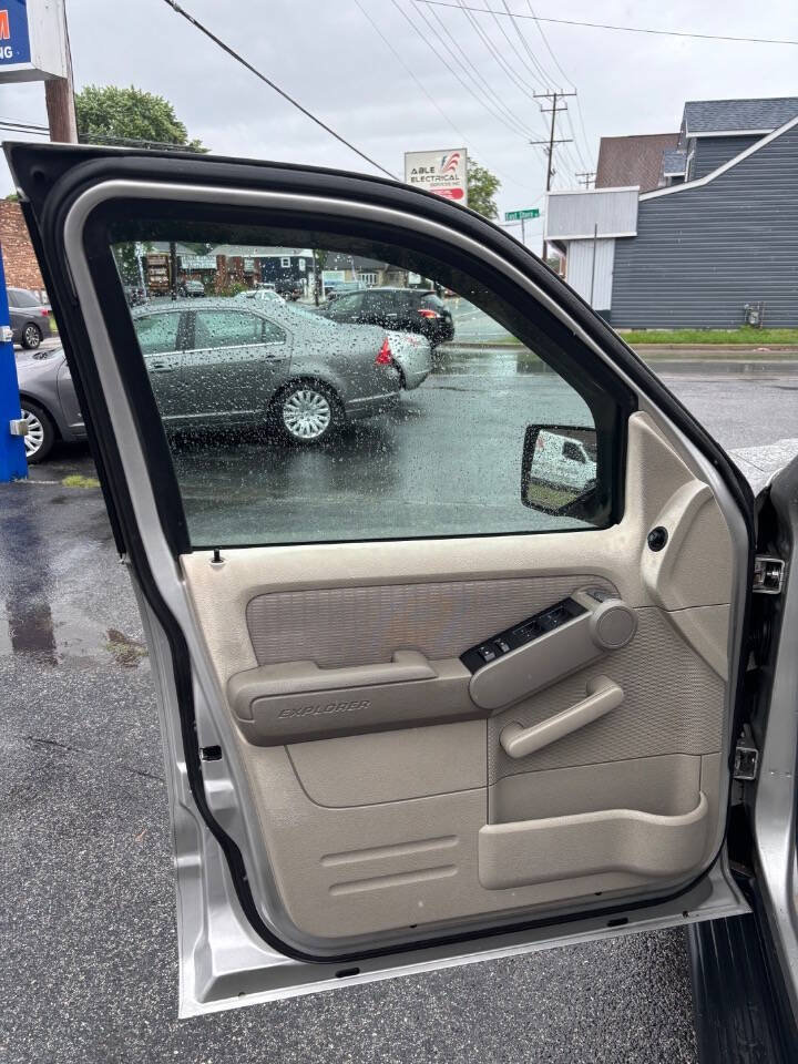 Used 2007 Ford Explorer XLT AWD/4WD image 10