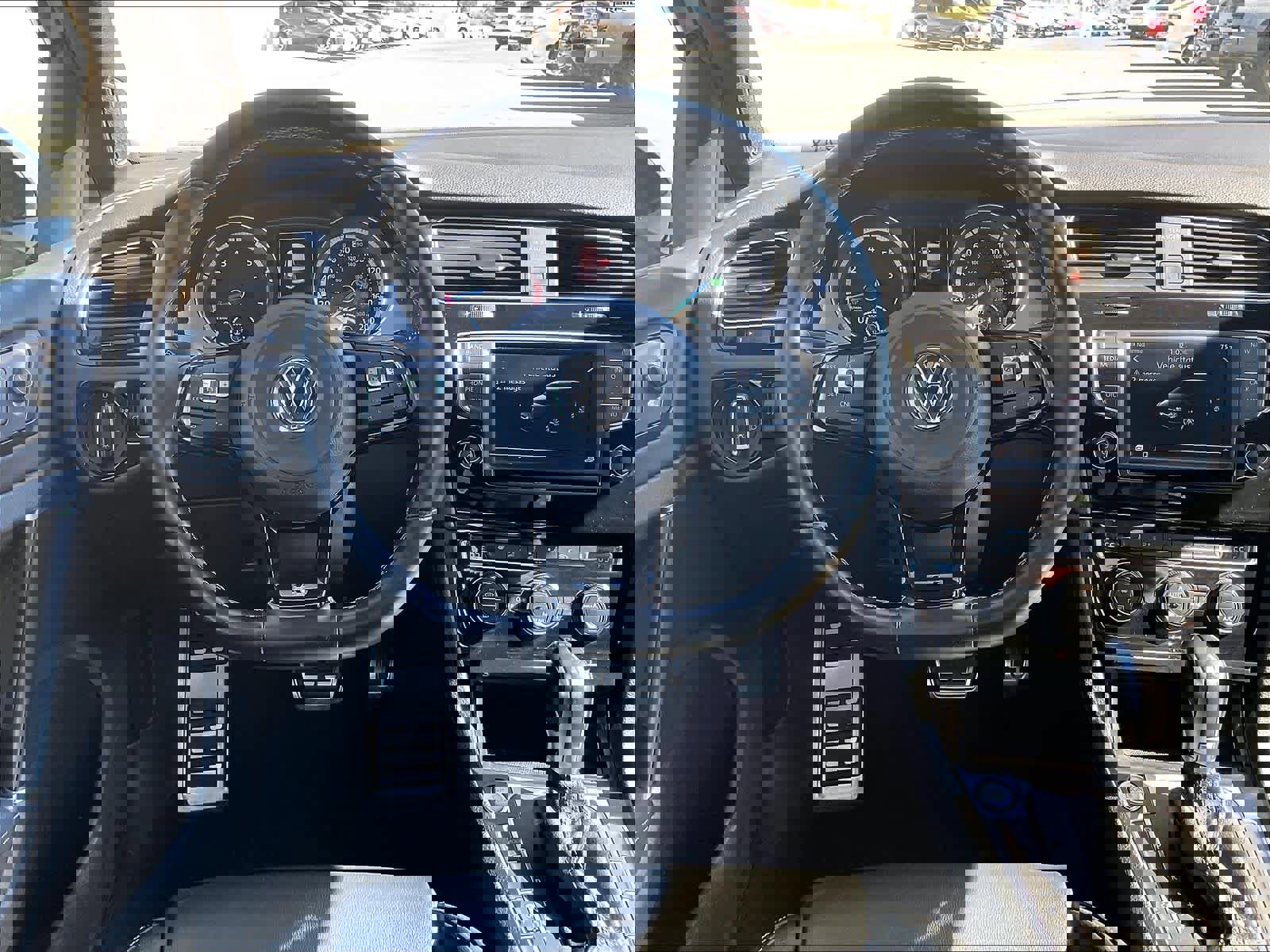 Used 2017 Volkswagen Golf R 4-Door image 7