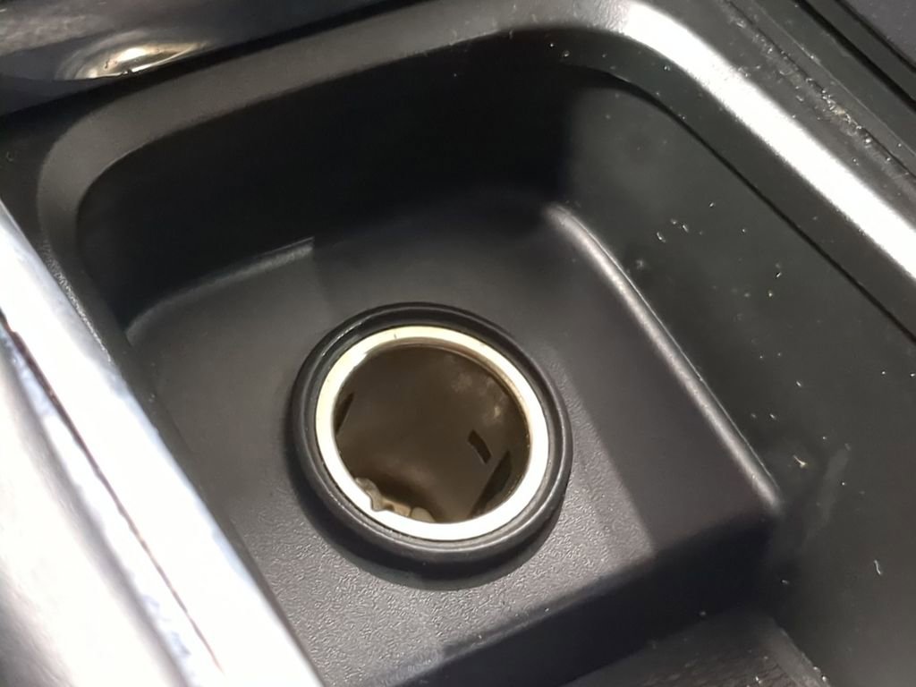 Used 2020 Volvo XC60 T6 Momentum image 37