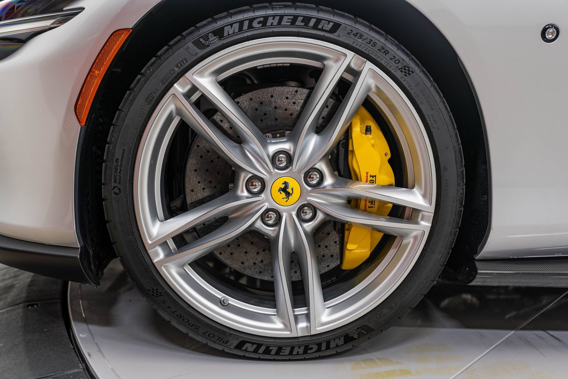 Certified 2024 Ferrari Roma Spider RWD image 13