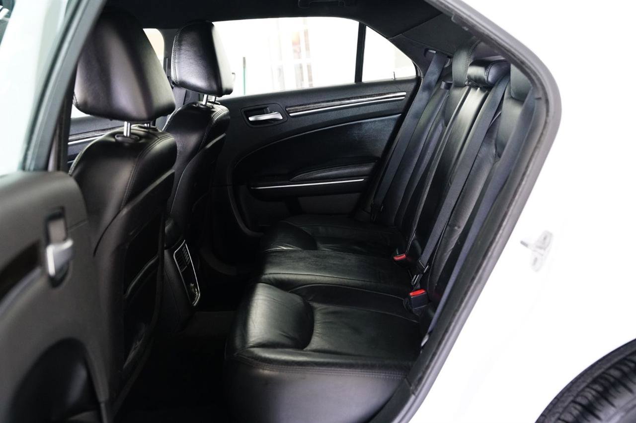 Used 2011 Chrysler 300 Limited image 13