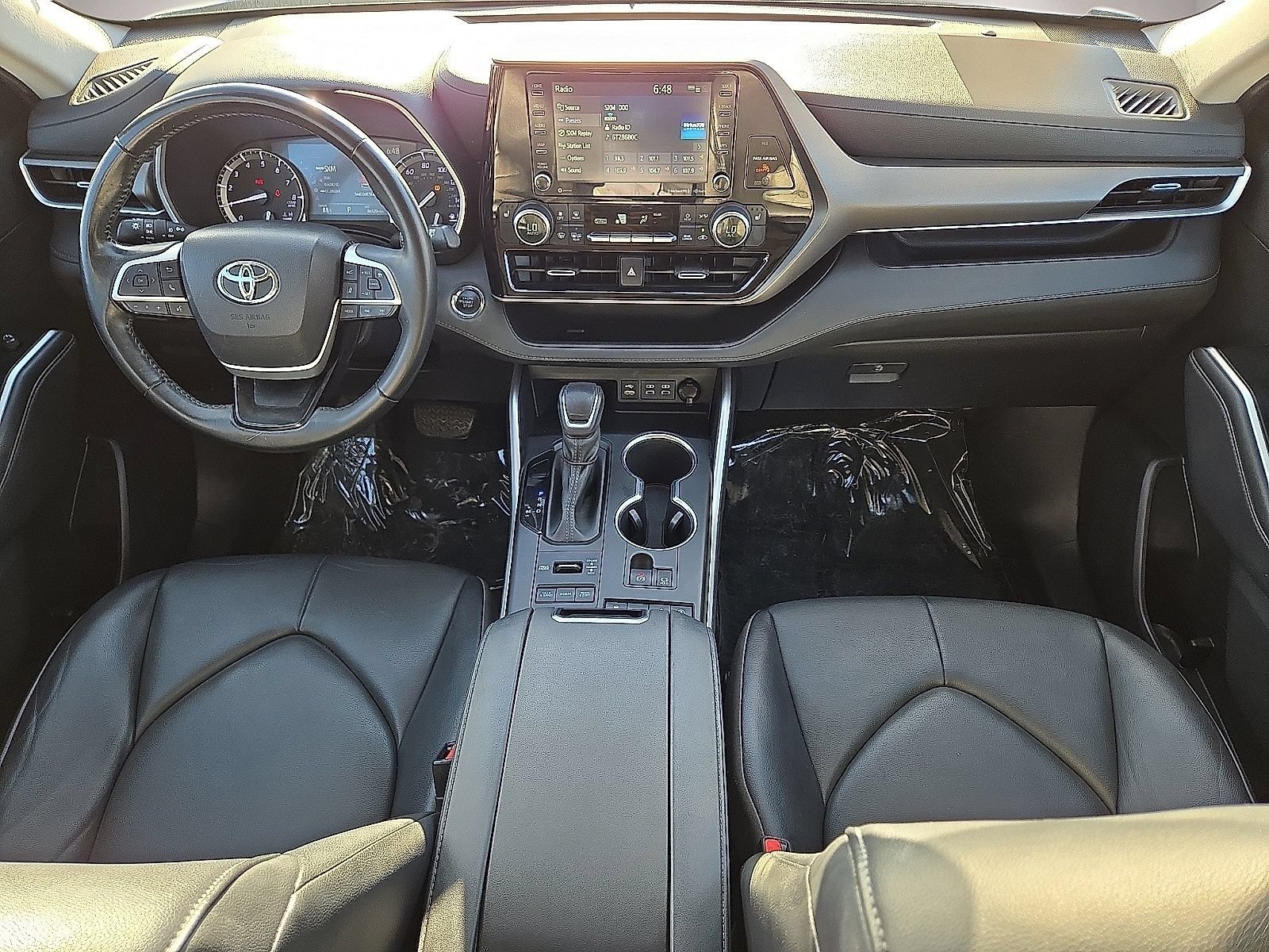 Used 2022 Toyota Highlander XLE AWD/4WD image 17