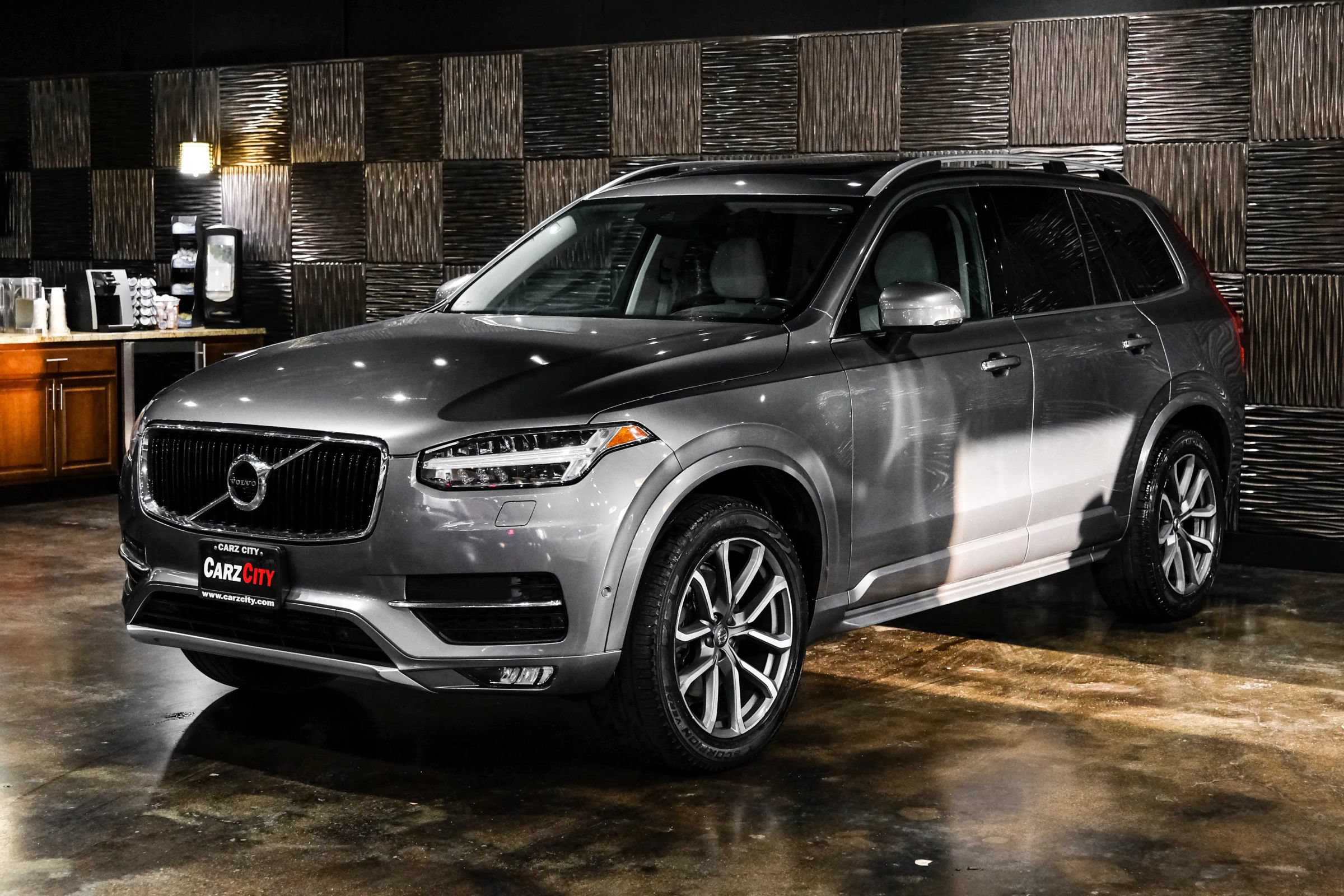 Used 2017 Volvo XC90 T6 Momentum w/ Convenience Package AWD/4WD image 8
