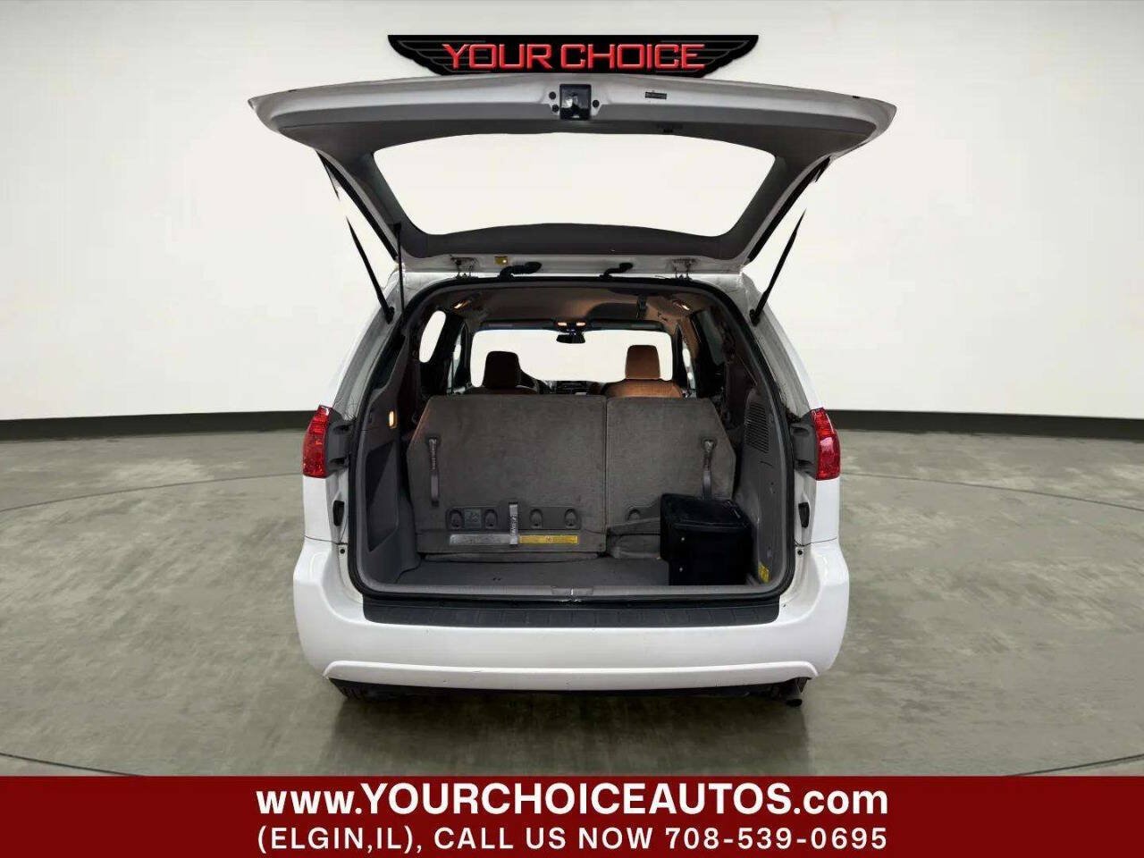 Used 2010 Toyota Sienna LE FWD image 6