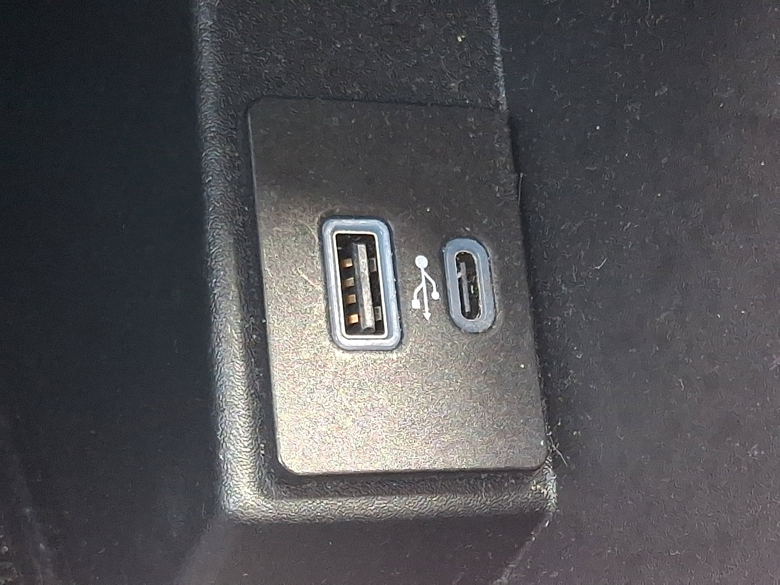 Used 2024 Ford Edge SE w/ Black Appearance Package image 23