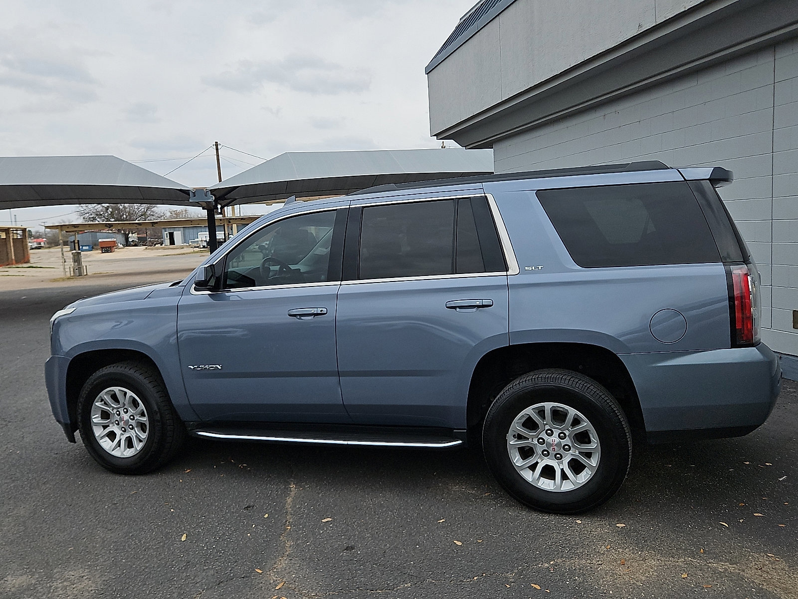 Used 2016 GMC Yukon SLT image 2