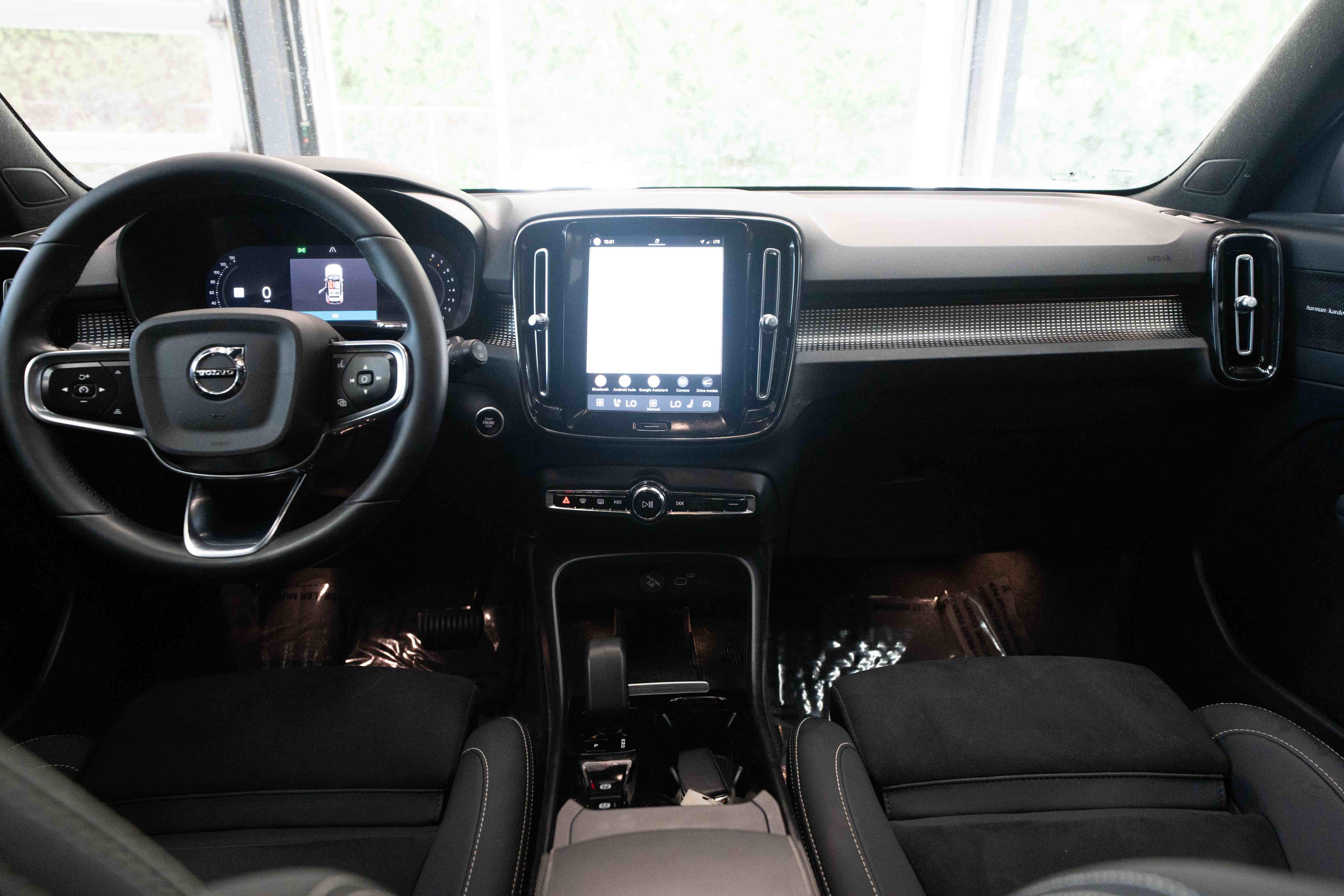 Used 2024 Volvo XC40 B5 Plus w/ Protection Package Premier AWD/4WD image 20