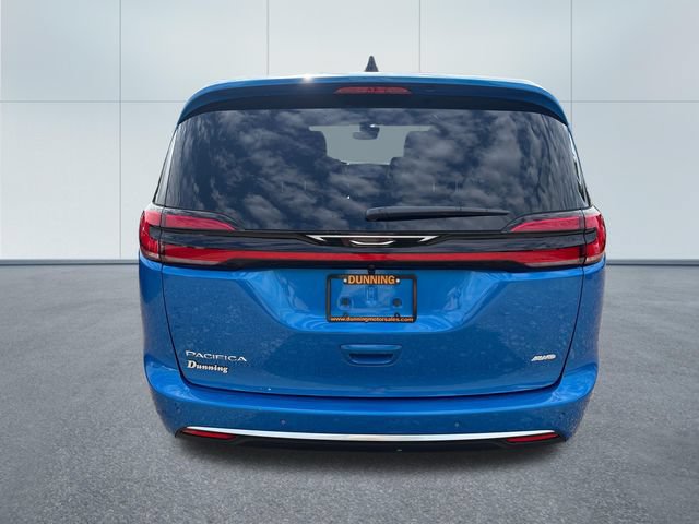 New 2027 Chrysler Pacifica Select AWD/4WD image 3