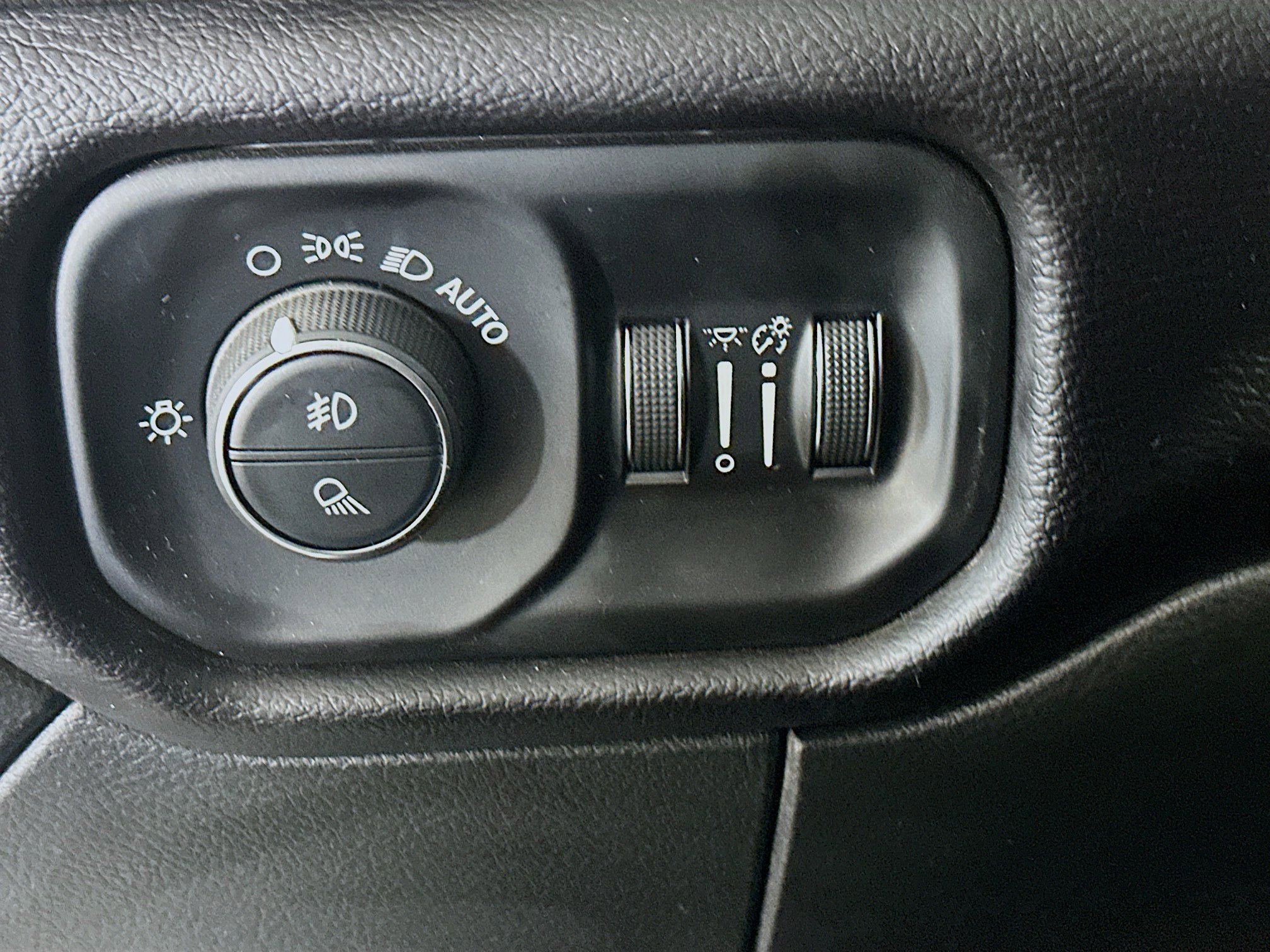 Used 2024 RAM 2500 Laramie w/ Safety Group image 17