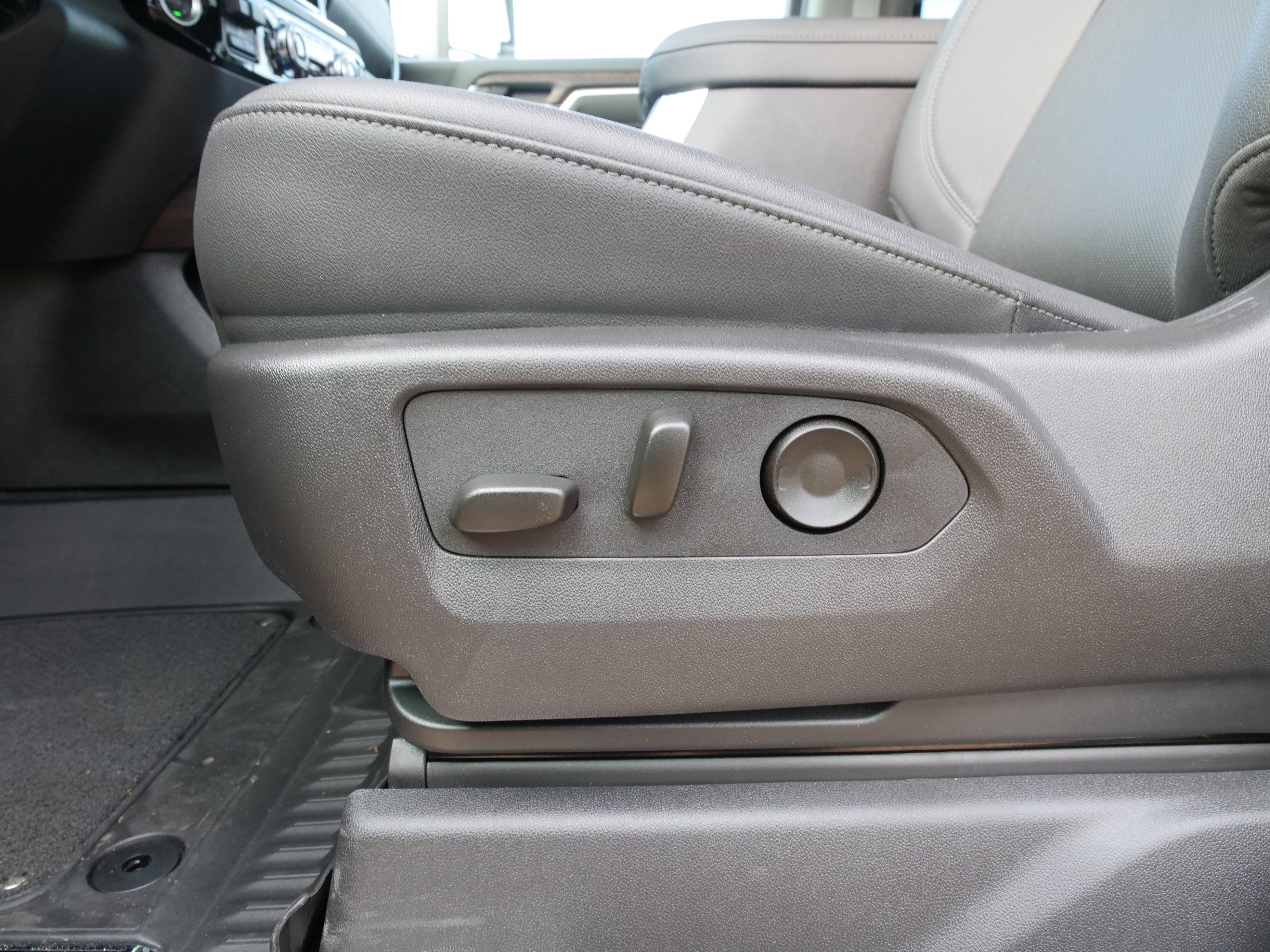 New 2025 GMC Sierra 2500 SLT w/ SLT Convenience Package image 17