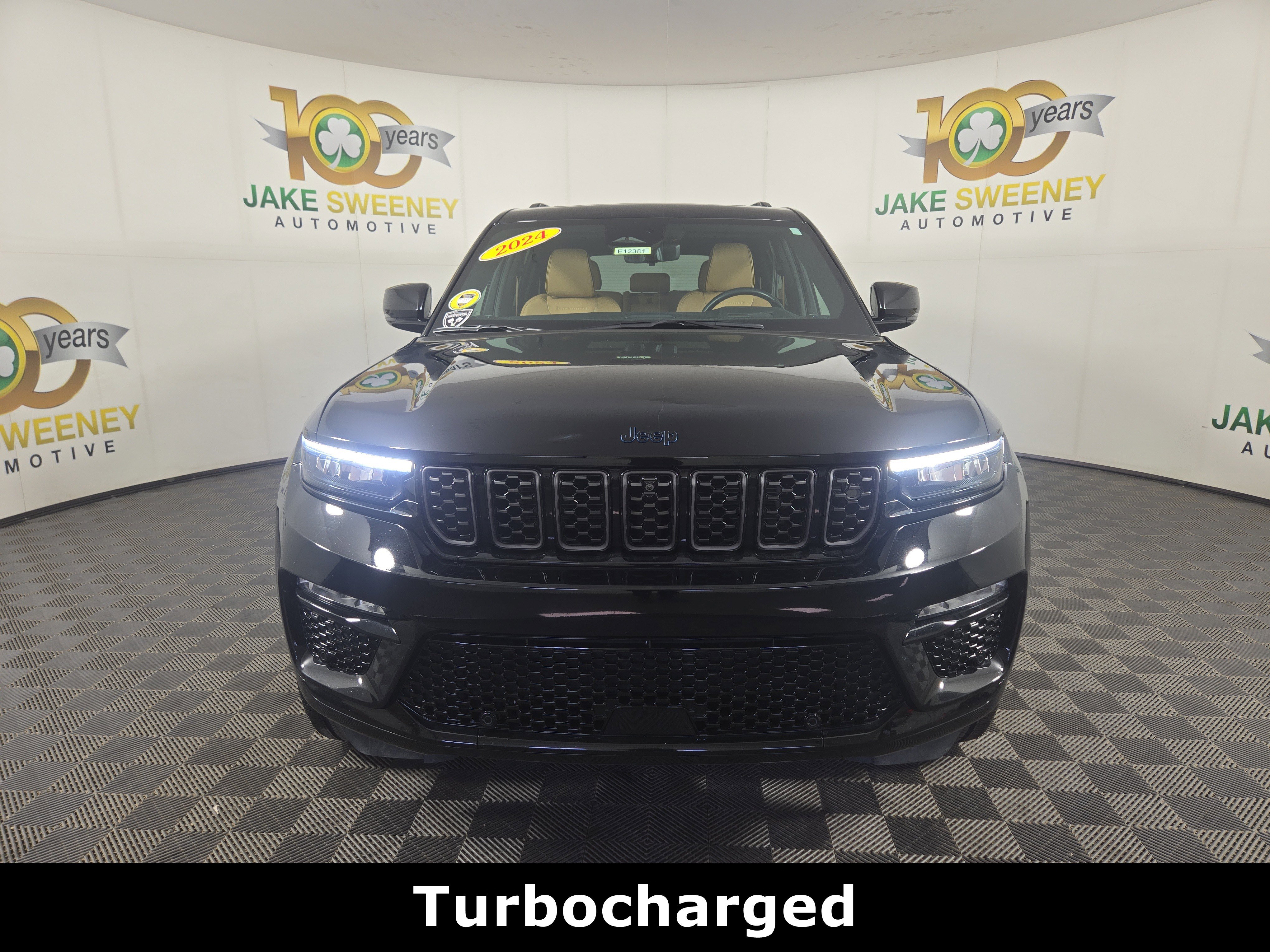 Used 2024 Jeep Grand Cherokee Summit AWD/4WD image 3