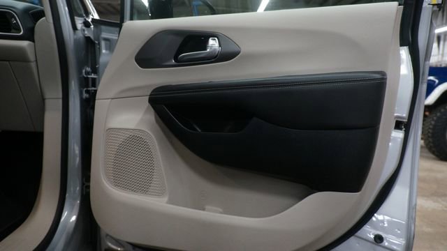 Used 2024 Chrysler Pacifica Touring-L image 63
