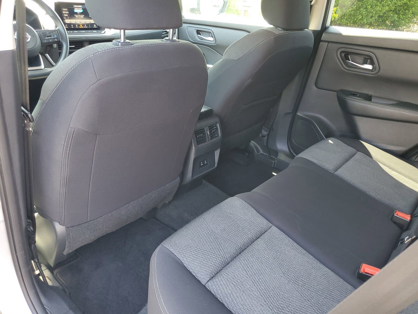 Used 2024 Nissan Rogue SV FWD image 22