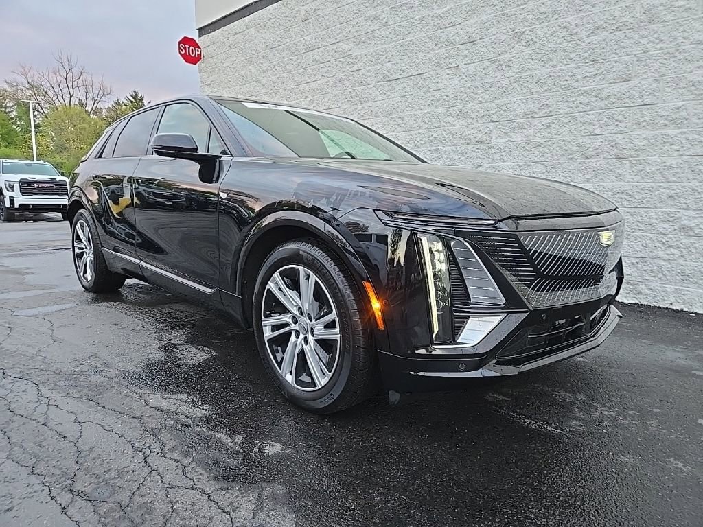 Certified 2024 Cadillac Lyriq Tech w/ Driver Assist Package AWD/4WD image 18