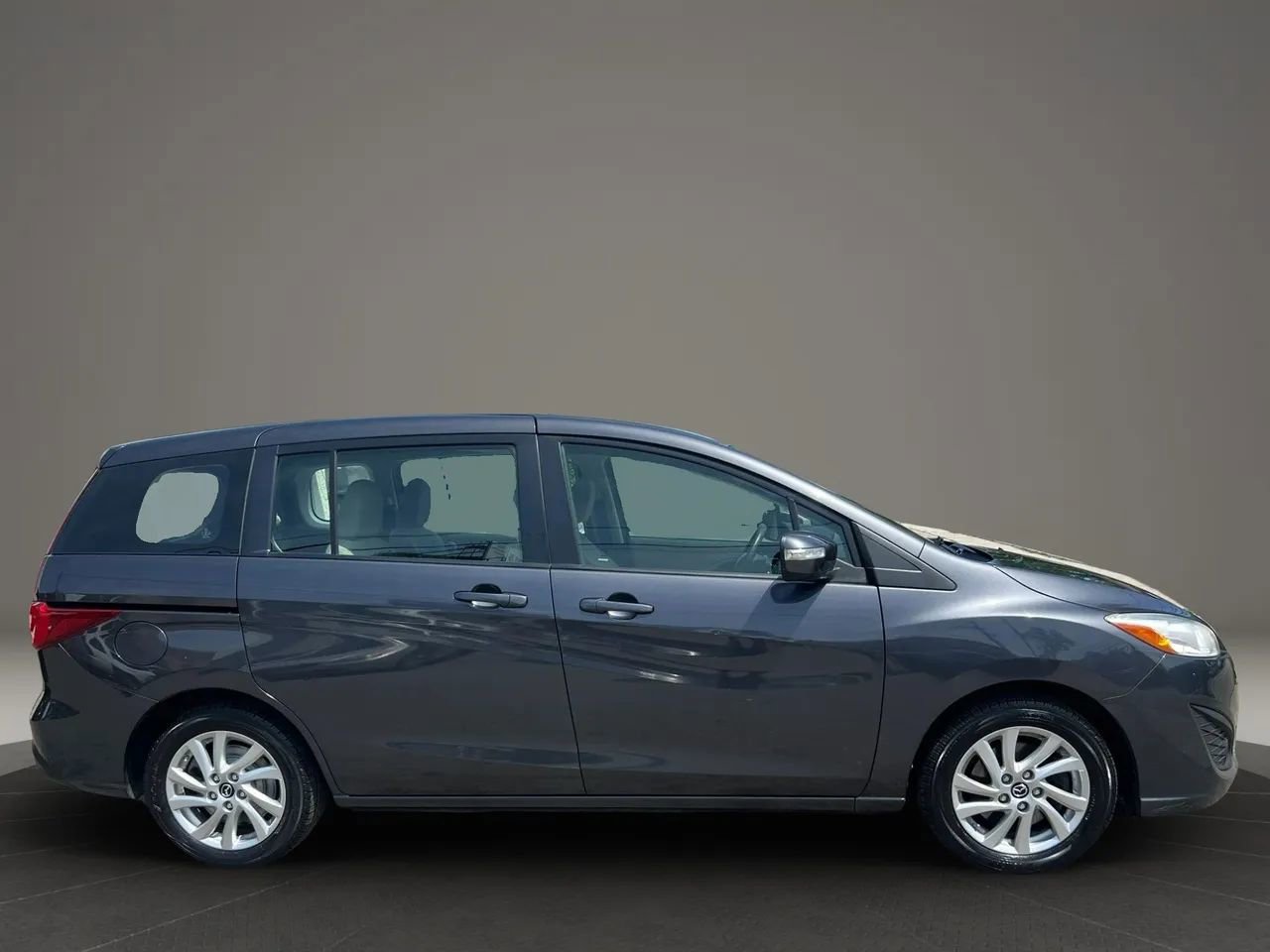 Used 2014 MAZDA MAZDA5 Sport FWD image 4