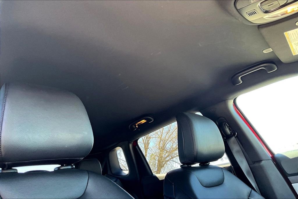 Used 2025 Jeep Compass Limited image 20