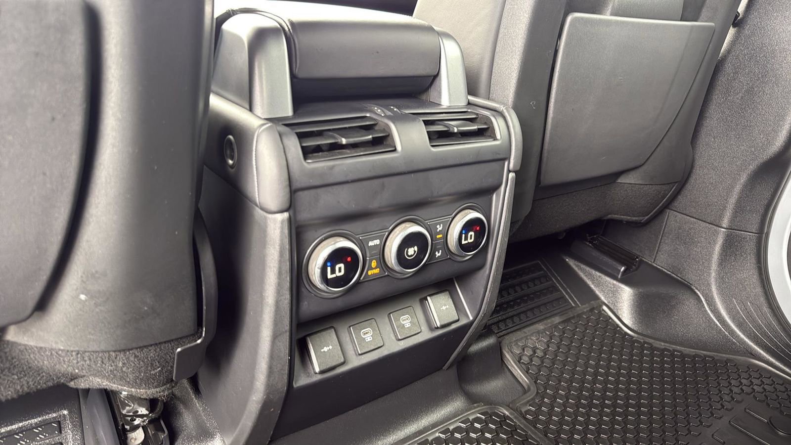 Used 2022 Land Rover Defender 110 XS Edition image 28