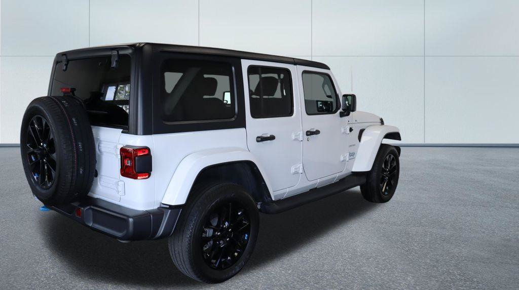 Used 2023 Jeep Wrangler Unlimited Sahara AWD/4WD image 8