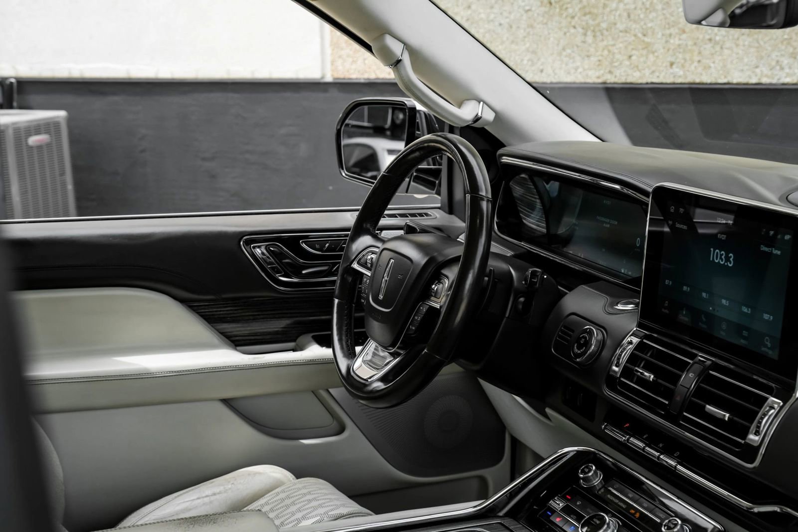 Used 2020 Lincoln Navigator Black Label w/ Cargo Convenience Package AWD/4WD image 20