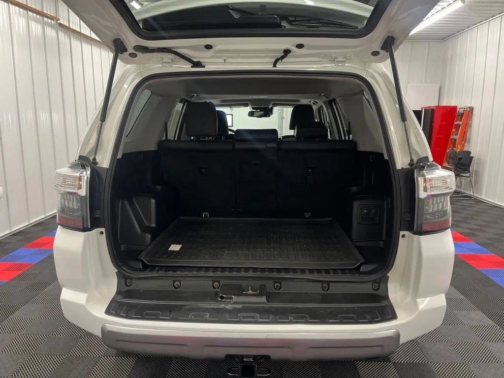 Used 2020 Toyota 4Runner TRD Off-Road Premium w/ Moonroof Package AWD/4WD image 5