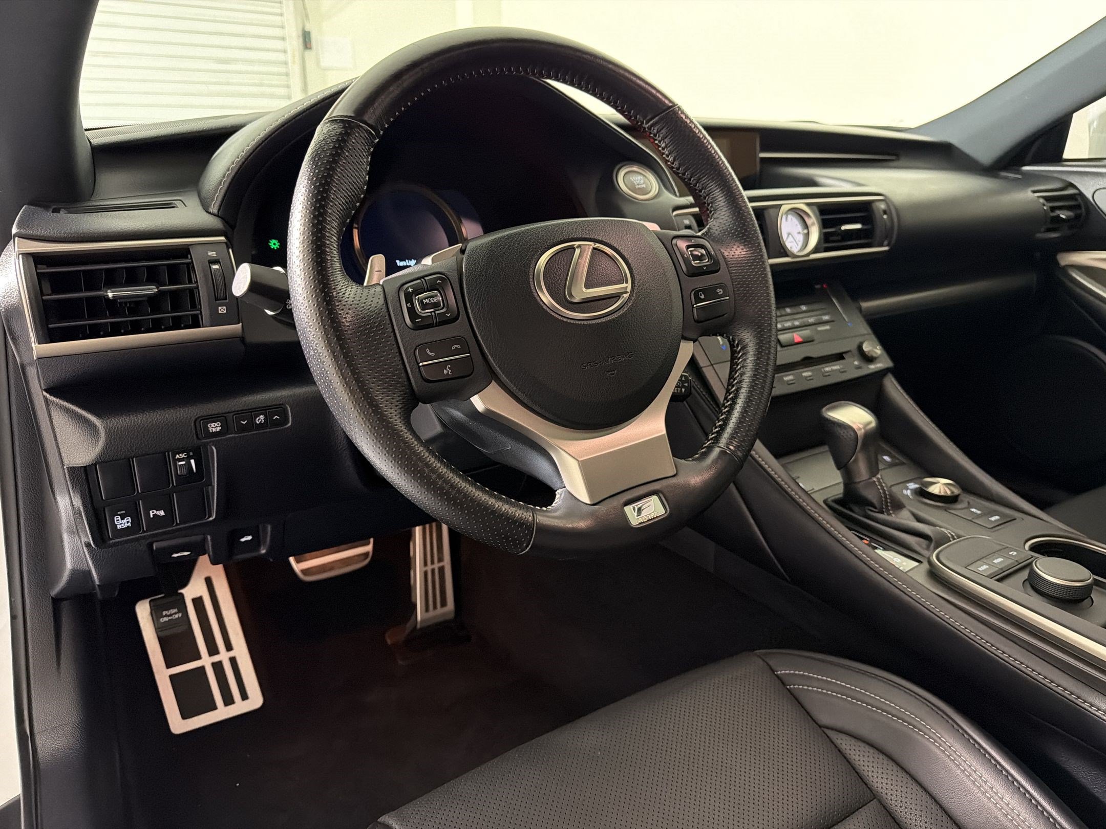 Used 2017 Lexus RC 200t F Sport RWD image 4